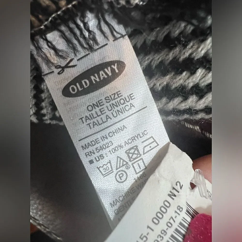 NWT Old Navy scarf beige and black with fringe
